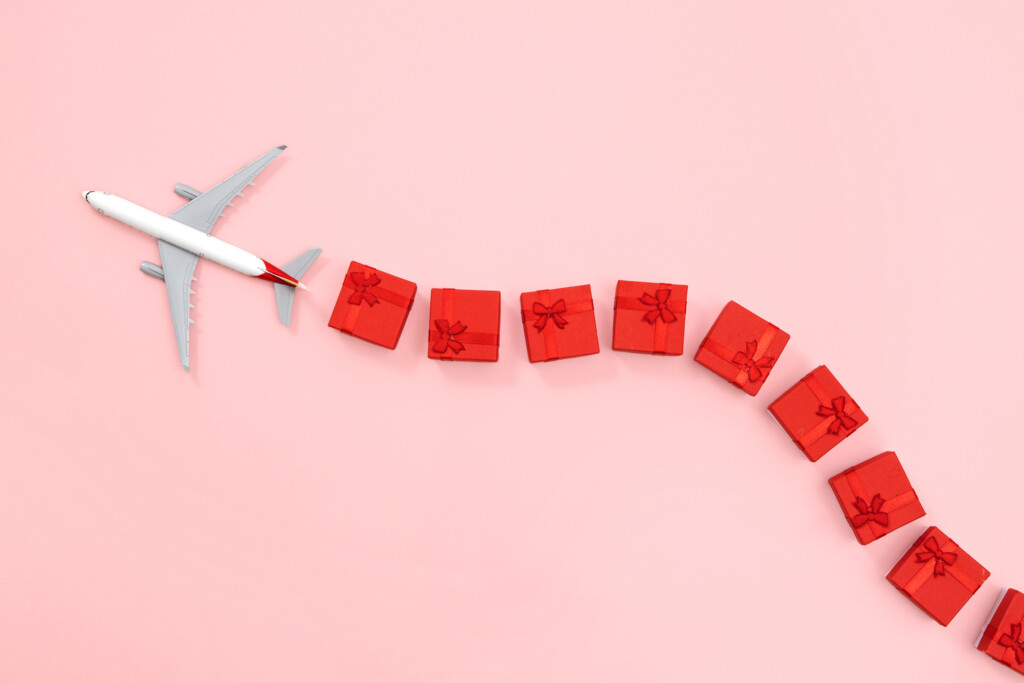 christmas-travel-concept-with-airplane