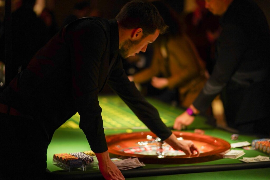 croupier roulette en action
